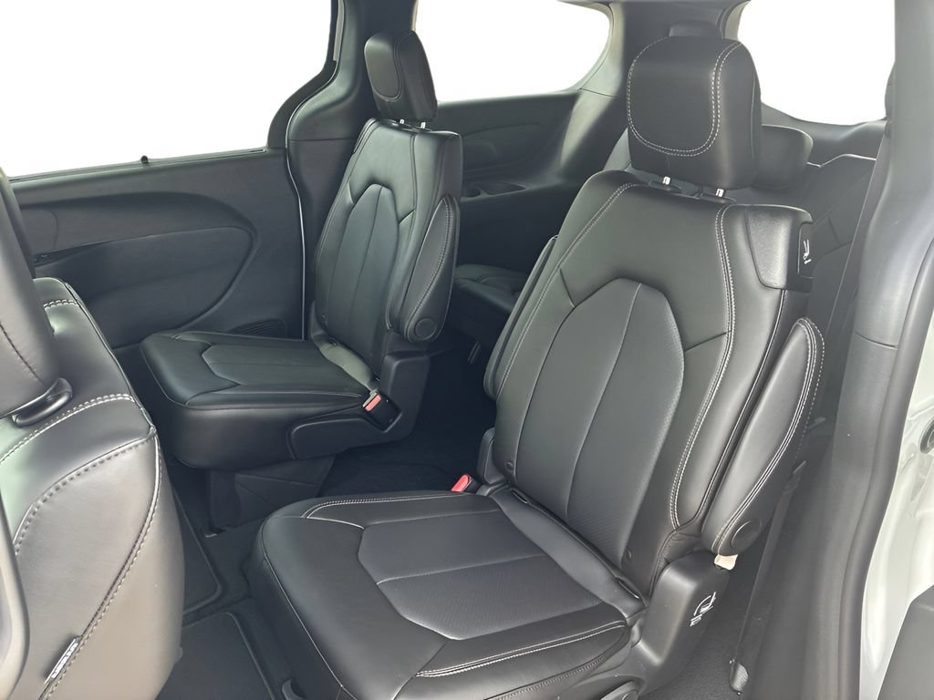 New 2027 Chrysler Pacifica Select AWD/4WD image 27