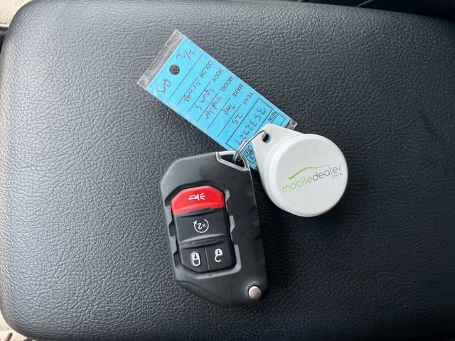 Used 2025 Jeep Gladiator Sport AWD/4WD image 18