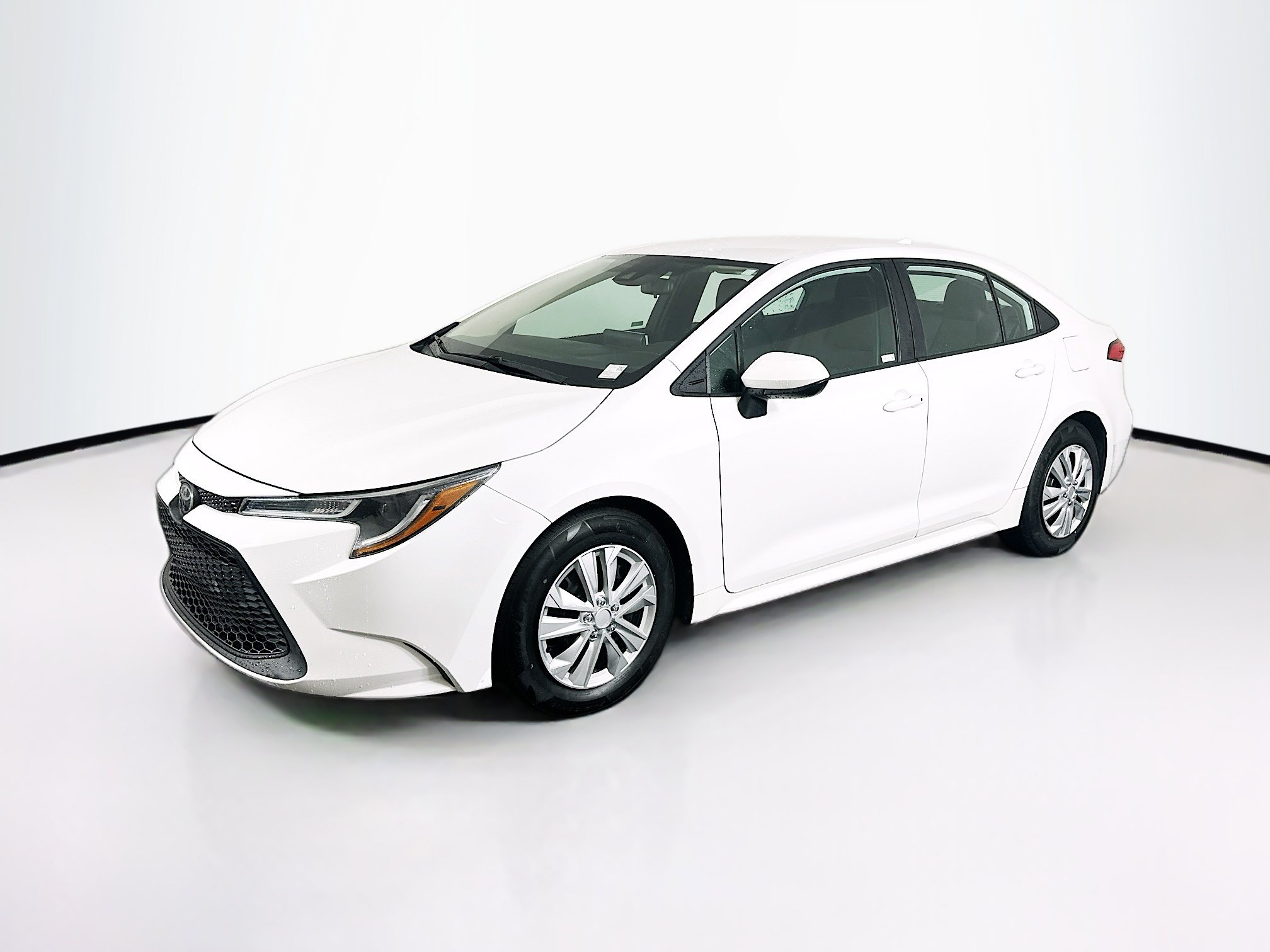 Used 2020 Toyota Corolla LE FWD image 3