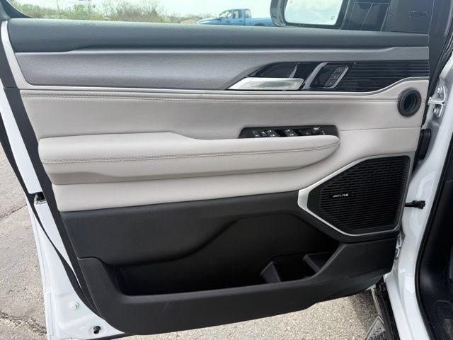 New 2026 Jeep Grand Wagoneer L 4WD w/ Premium Group I image 13