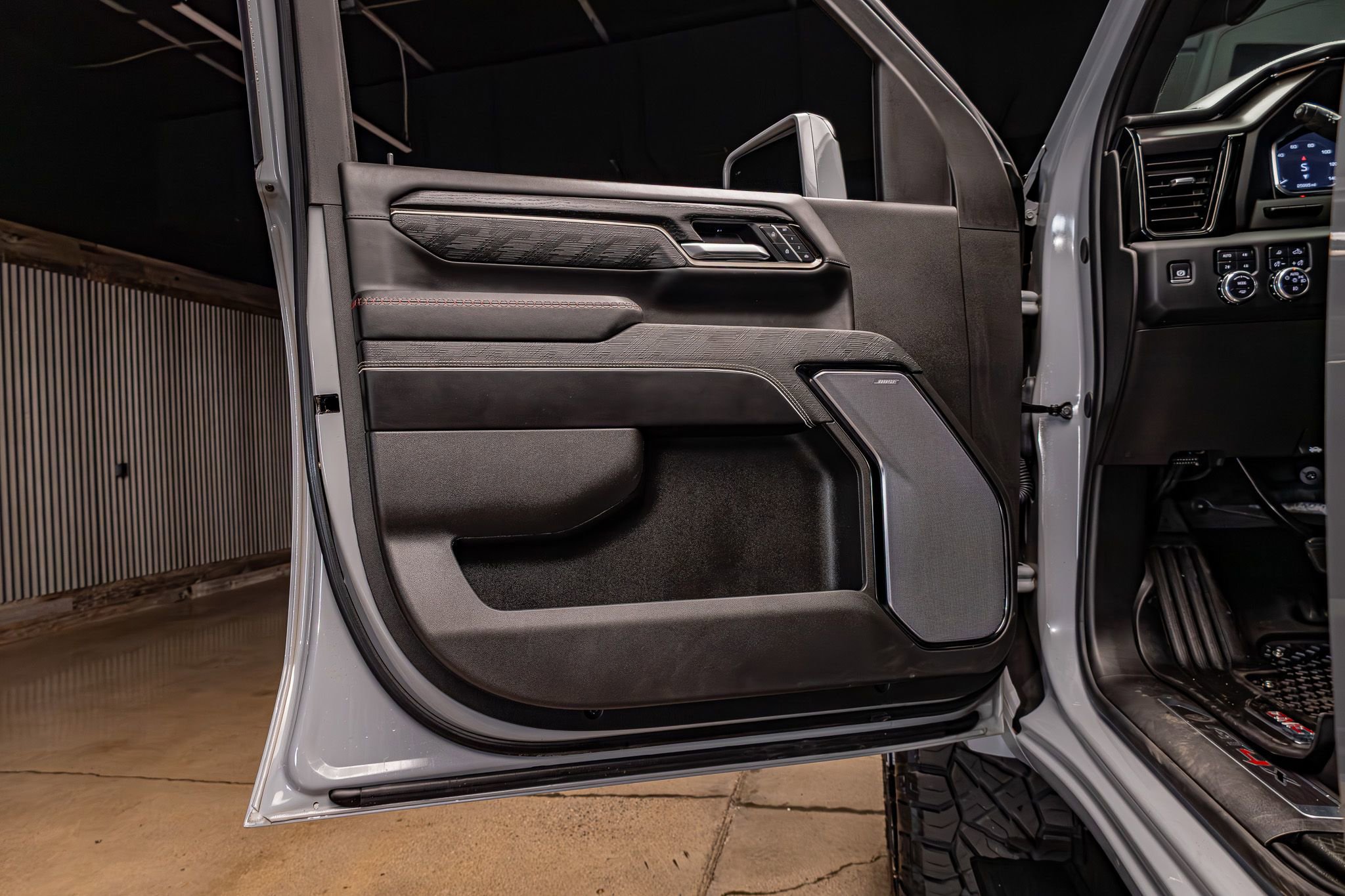 Used 2025 GMC Sierra 2500 AT4X image 33