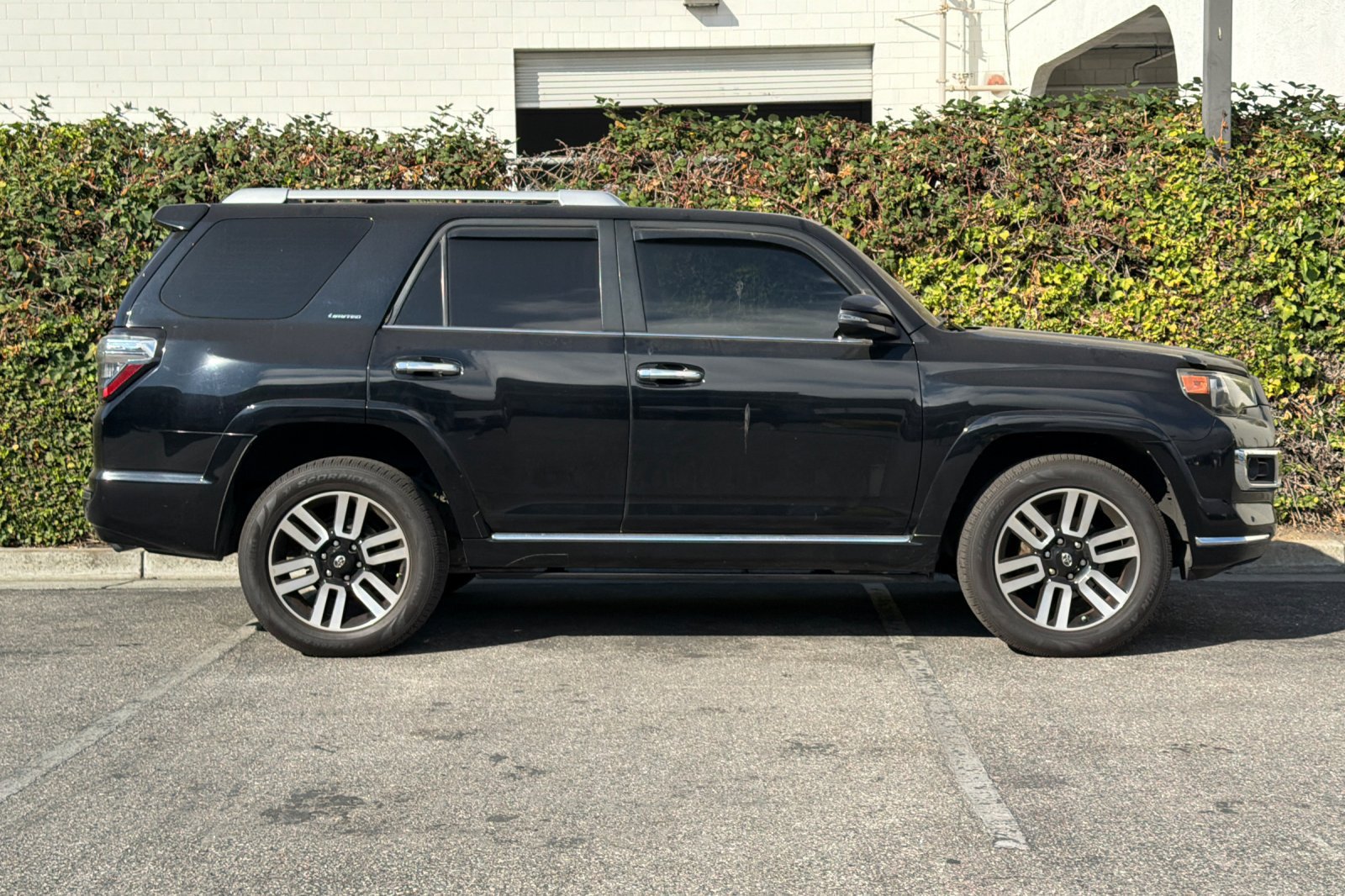 Used 2016 Toyota 4Runner Limited AWD/4WD image 3