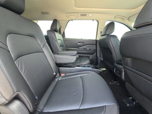 Used 2025 Nissan Pathfinder SL w/ SL Premium Package image 15