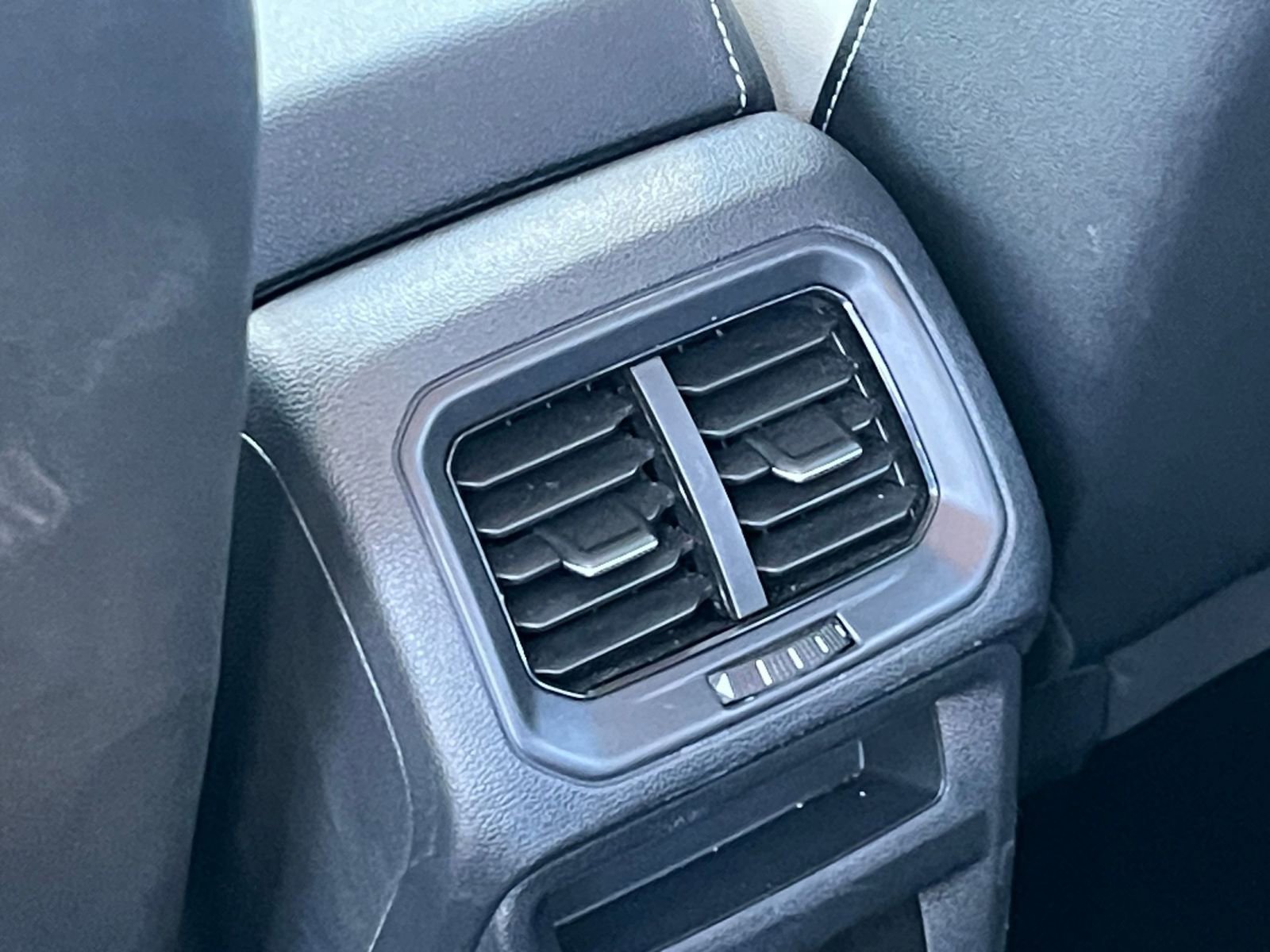 Used 2025 Volkswagen Taos SE image 23