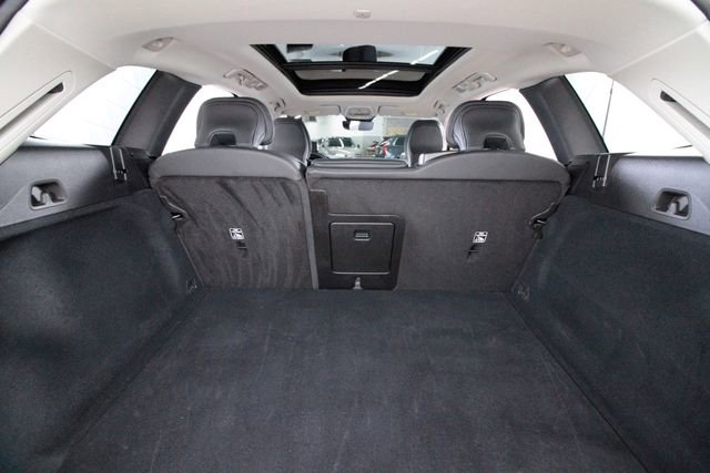 Used 2025 Volvo XC60 B5 Plus image 31