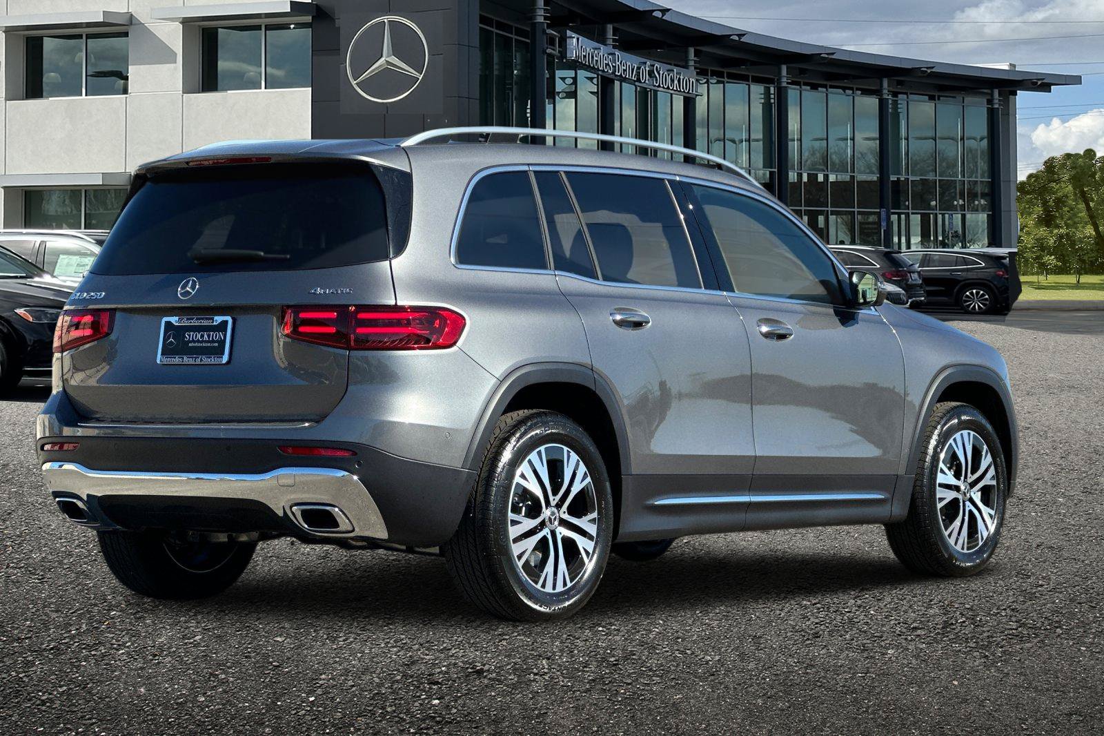 New 2026 Mercedes-Benz GLB 250 4MATIC image 4