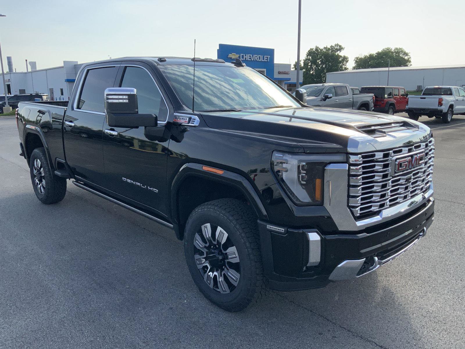 New 2026 GMC Sierra 3500 Denali w/ Denali Reserve Package AWD/4WD image 2