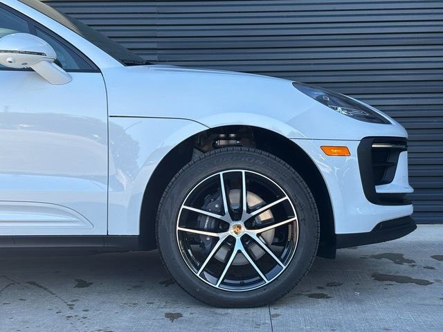 Used 2026 Porsche Macan AWD/4WD image 11