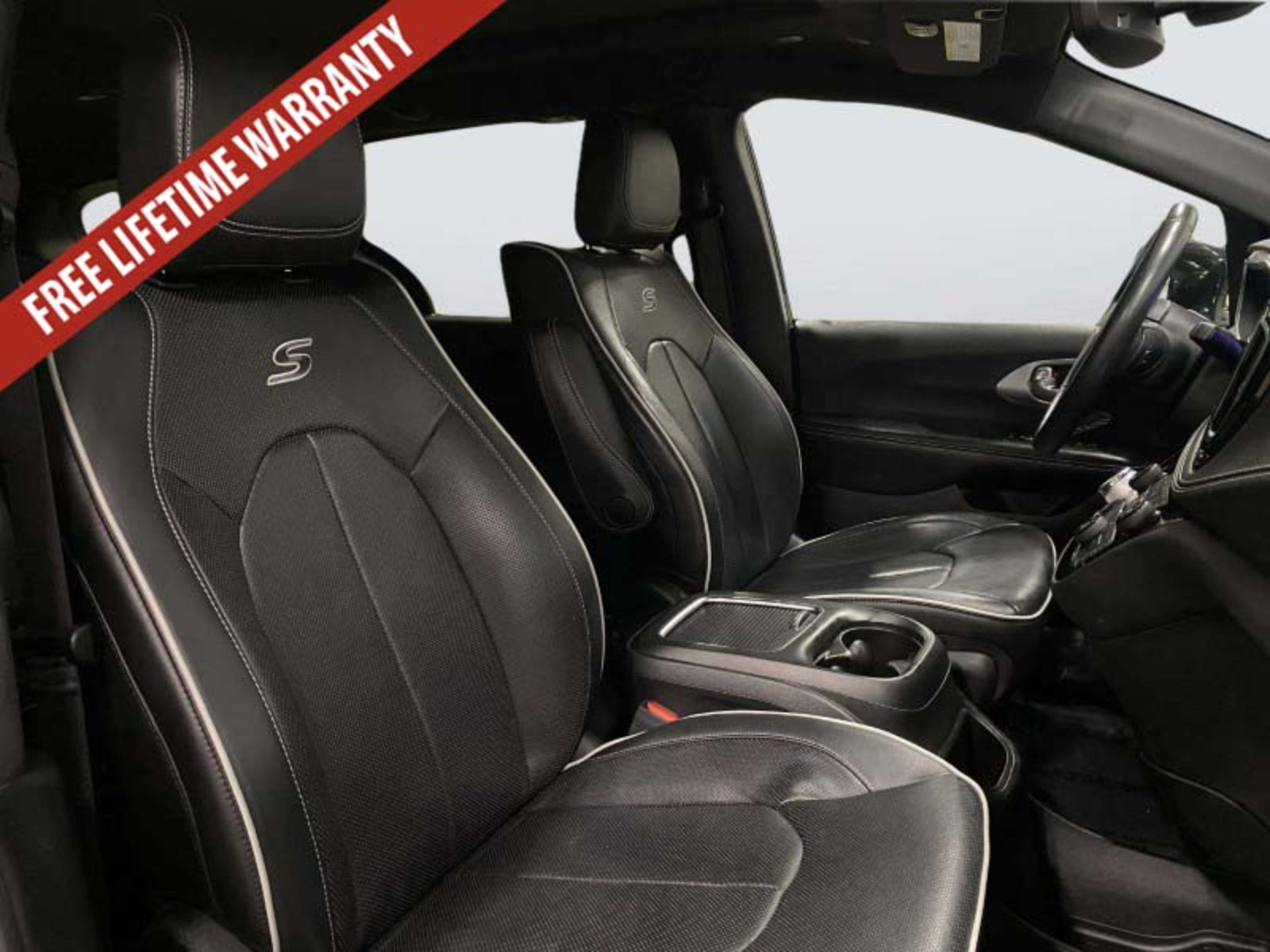 Used 2020 Chrysler Pacifica Limited w/ Advanced Safetytec Group FWD image 41