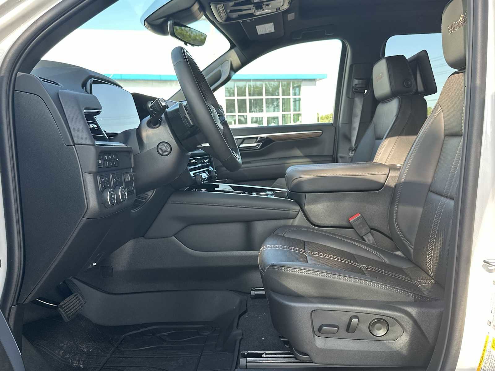 New 2025 Chevrolet Suburban High Country image 2