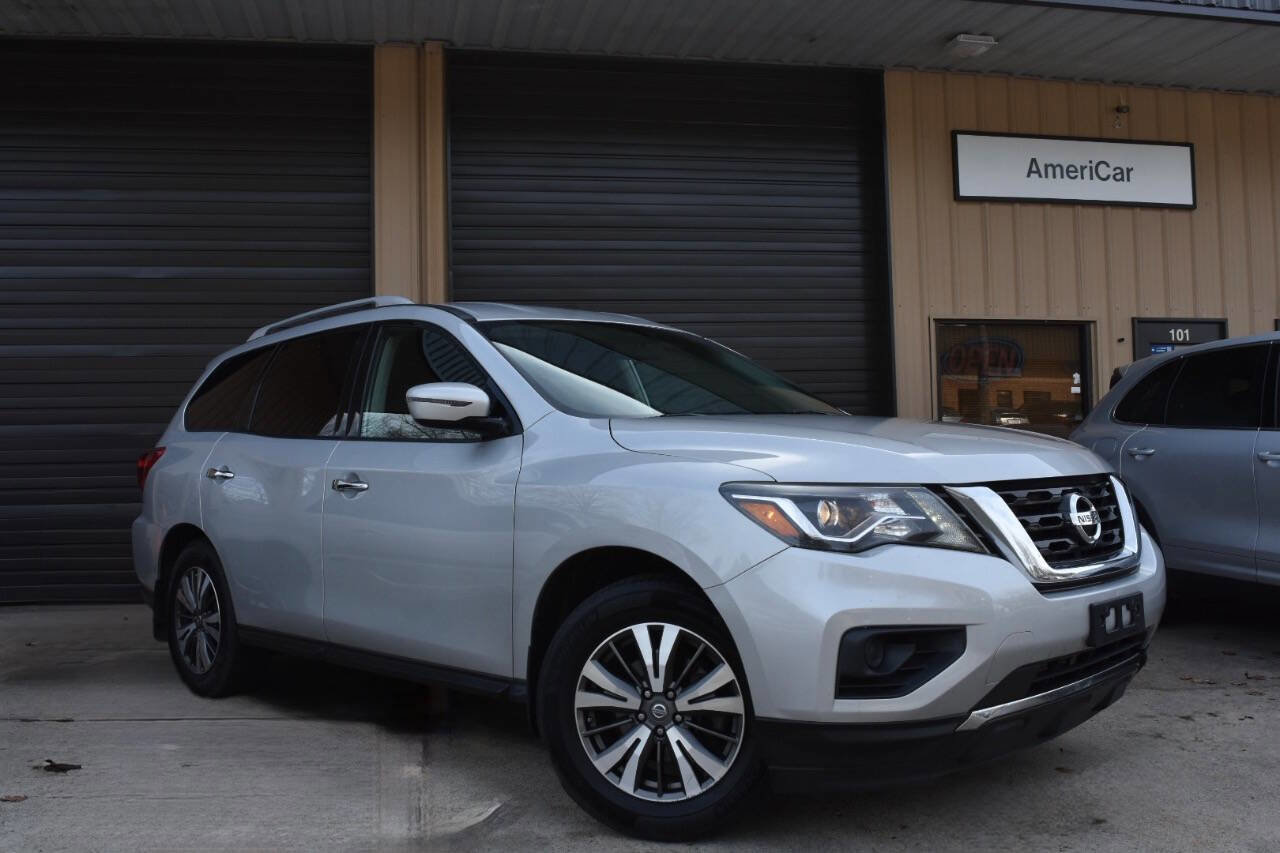 Used 2017 Nissan Pathfinder S image 2