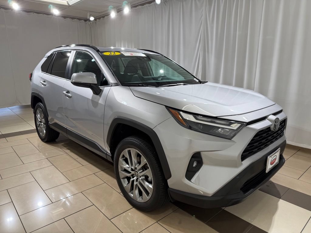 Used 2022 Toyota RAV4 XLE Premium AWD/4WD image 7