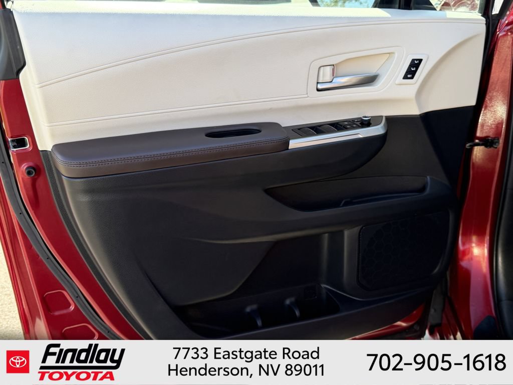 Certified 2023 Toyota Sienna Platinum FWD image 18