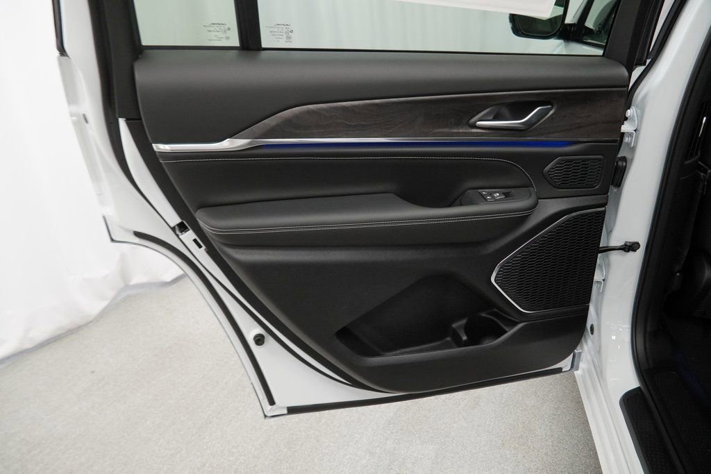 New 2025 Jeep Grand Cherokee L Overland image 30