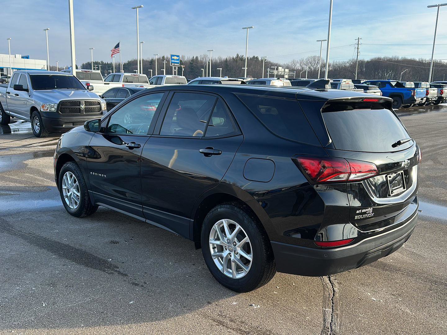 Used 2024 Chevrolet Equinox LS w/ LS Convenience Package image 3