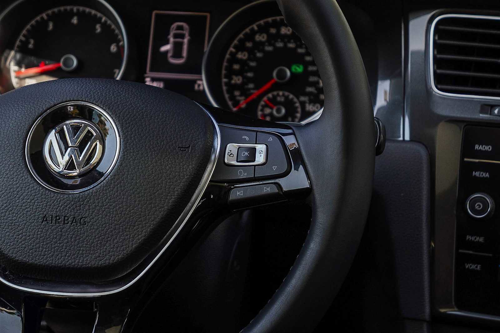 Used 2018 Volkswagen Golf SE FWD image 17