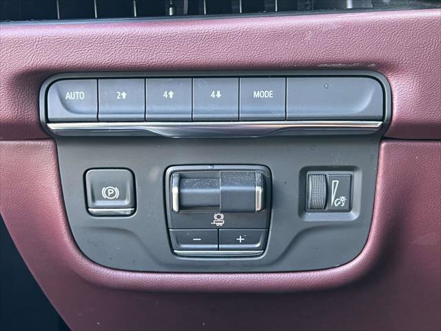 Used 2025 Cadillac Escalade ESV Sport w/ LPO, ONYX Package AWD/4WD image 25