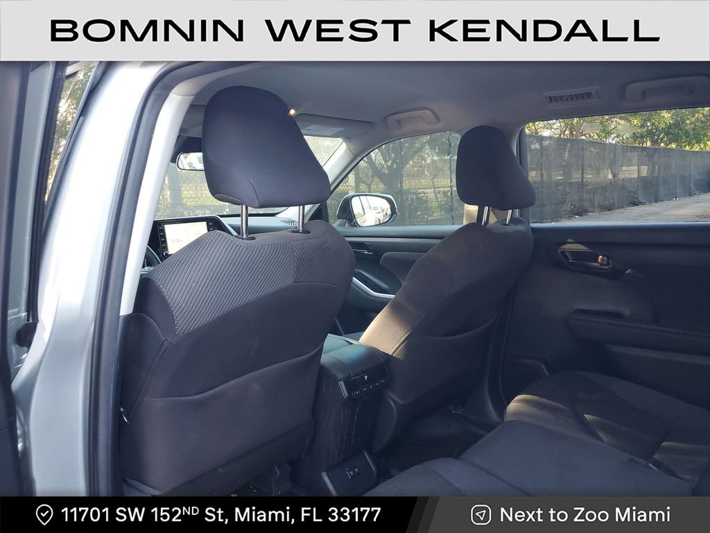 Used 2020 Toyota Highlander L image 17