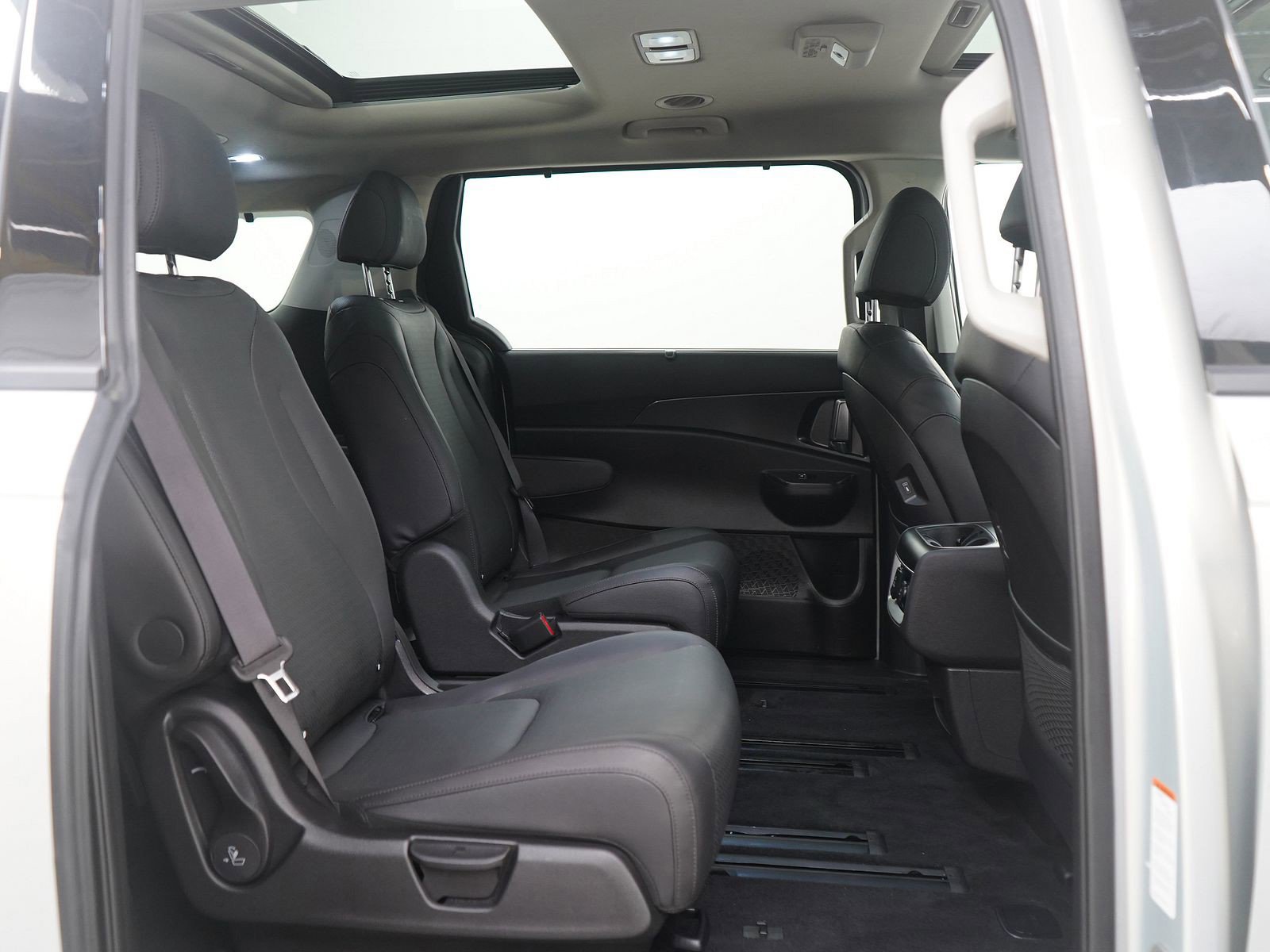 Used 2025 Kia Carnival SX Prestige image 13