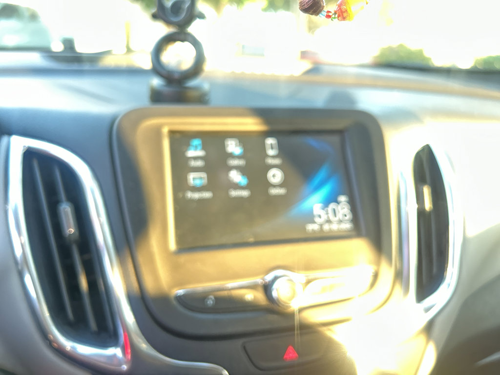 Used 2018 Chevrolet Equinox LT image 8