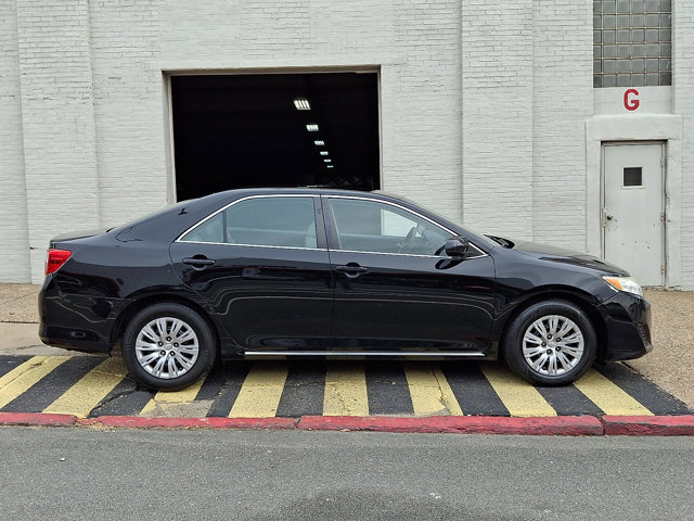 Used 2014 Toyota Camry LE FWD image 8