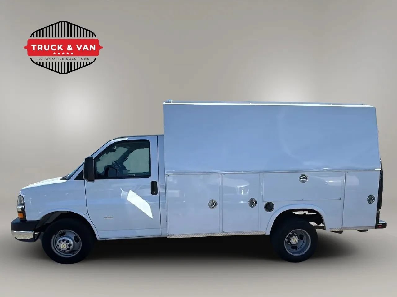 Used 2020 Chevrolet Express 3500 w/ Power Convenience Package RWD image 3