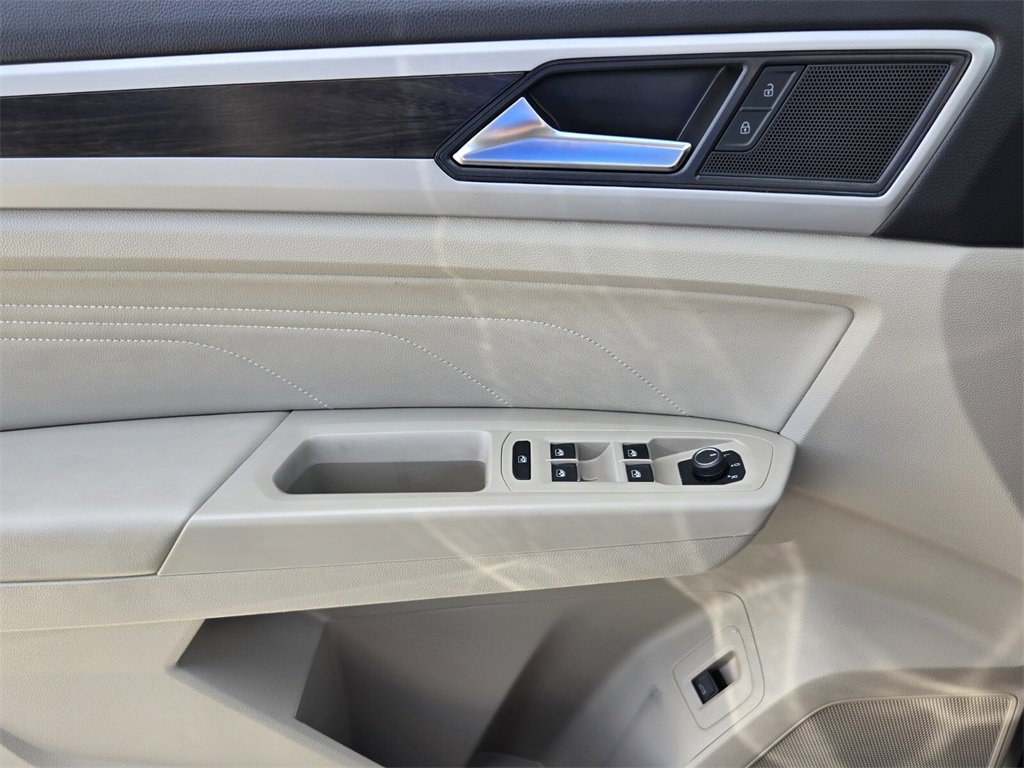 Used 2023 Volkswagen Atlas SE w/ Black Wheel Package image 28