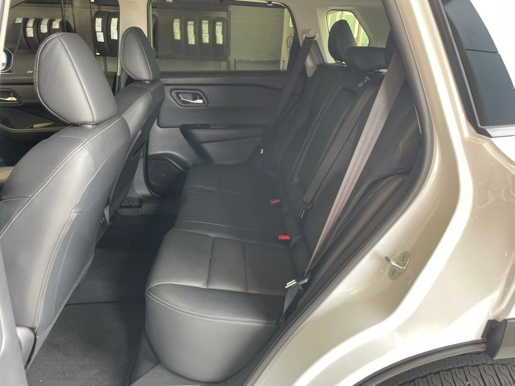 Certified 2025 Nissan Rogue SL w/ SL Premium Package FWD image 17