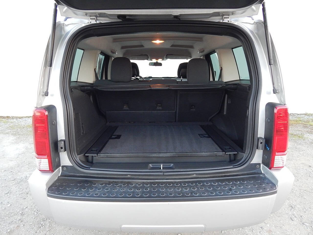 Used 2011 Dodge Nitro SE RWD image 20