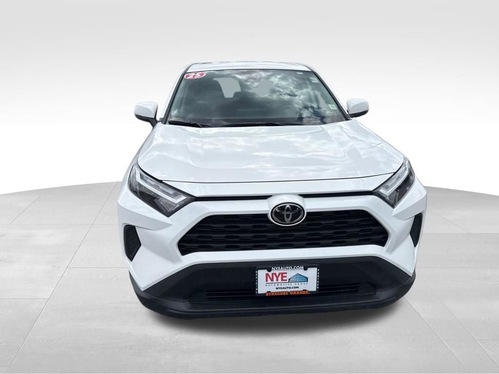 Used 2025 Toyota RAV4 LE AWD/4WD image 9