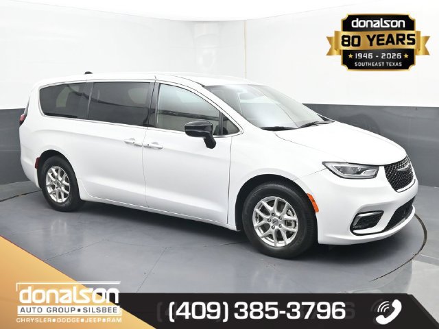 Used 2025 Chrysler Pacifica Select