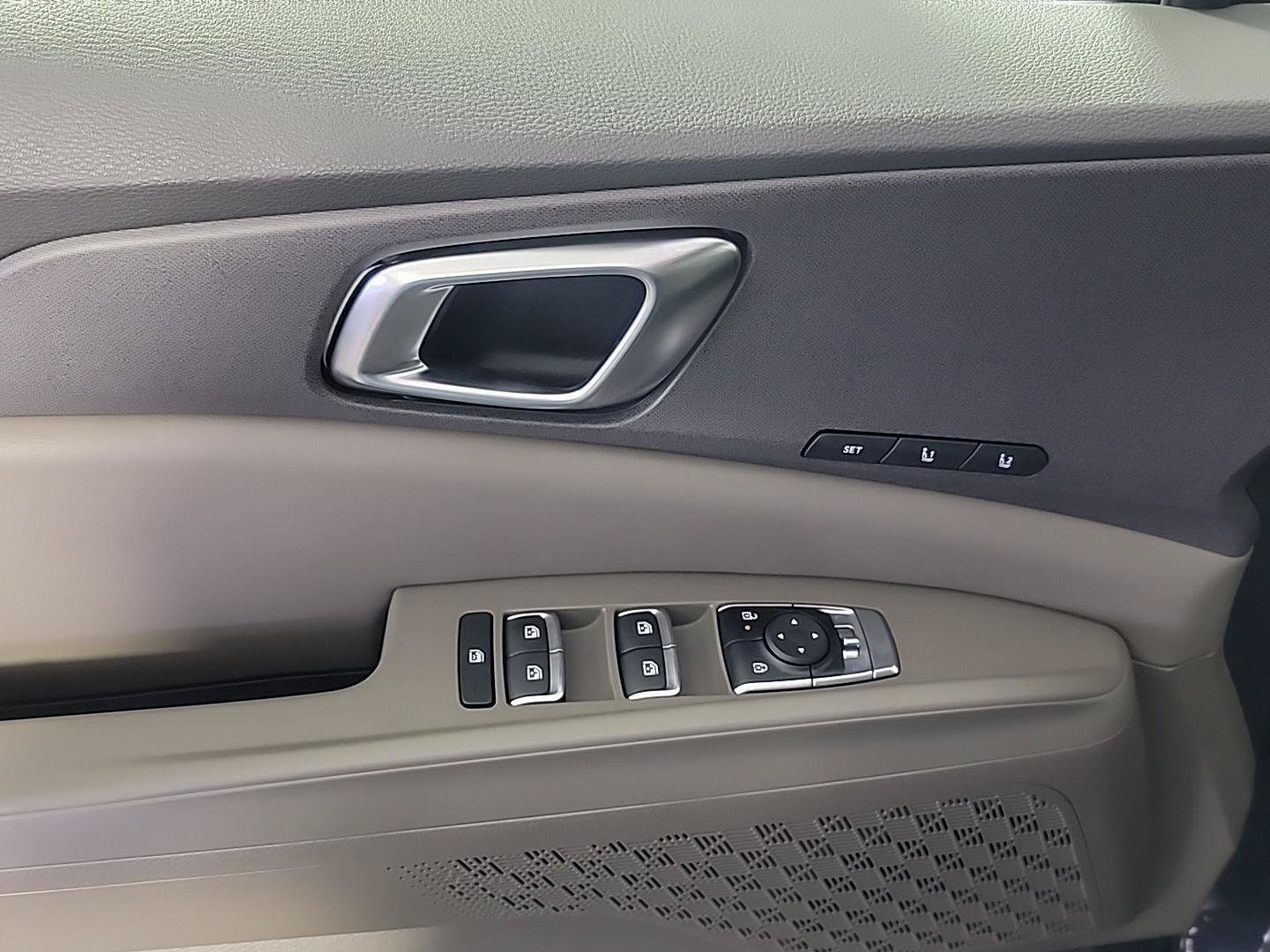 Certified 2026 Kia Carnival EX FWD image 38