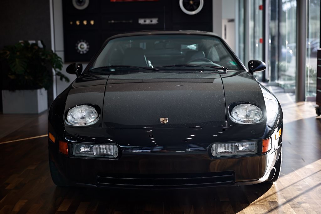 Used 1994 Porsche 928 GTS RWD image 17