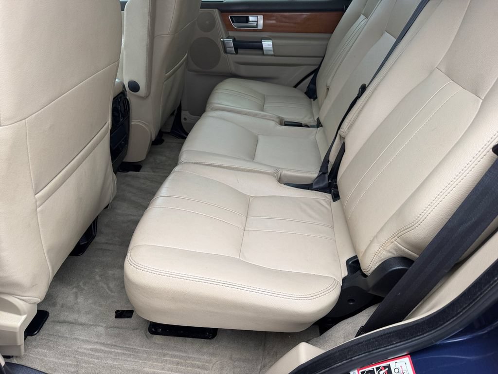 Used 2015 Land Rover LR4 HSE AWD/4WD image 16