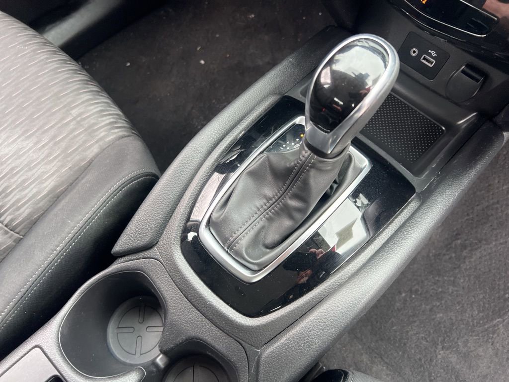 Certified 2020 Nissan Rogue S image 23