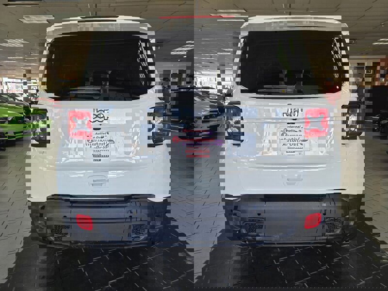 Used 2023 Jeep Renegade Latitude image 5