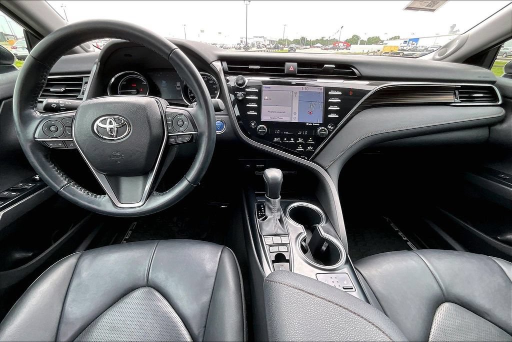 Used 2020 Toyota Camry XLE w/ Sunroof Package FWD image 14