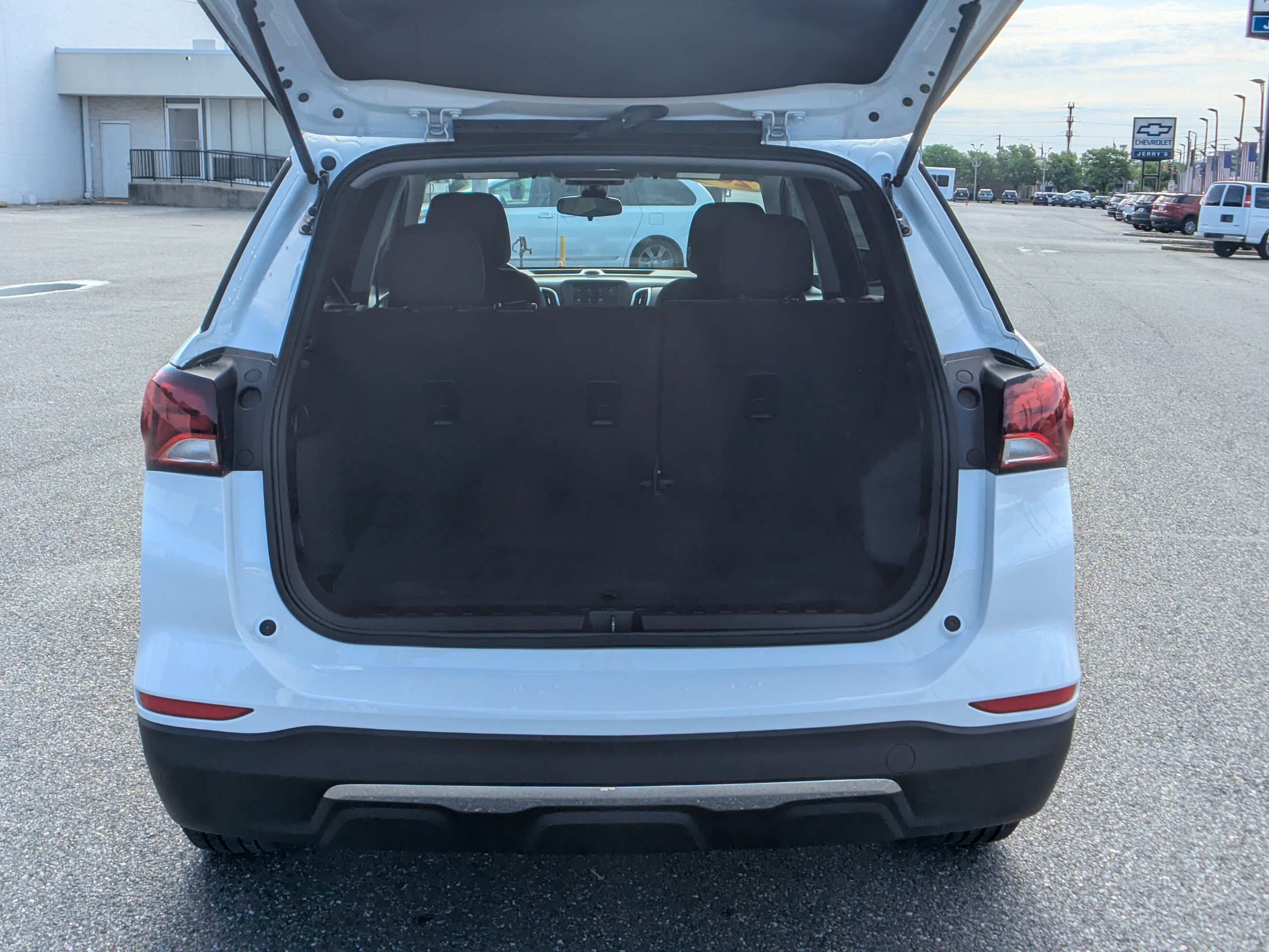 Used 2023 Chevrolet Equinox LT AWD/4WD image 8