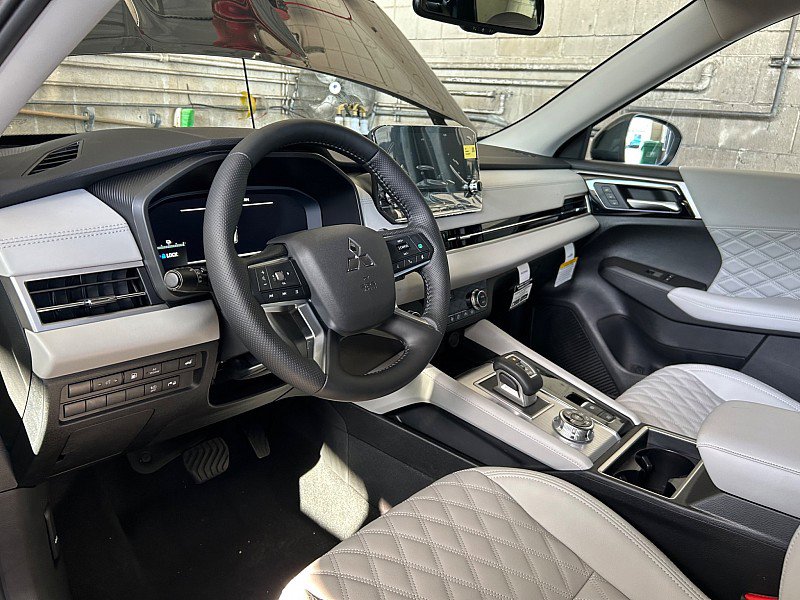 New 2025 Mitsubishi Outlander SEL AWD/4WD image 18