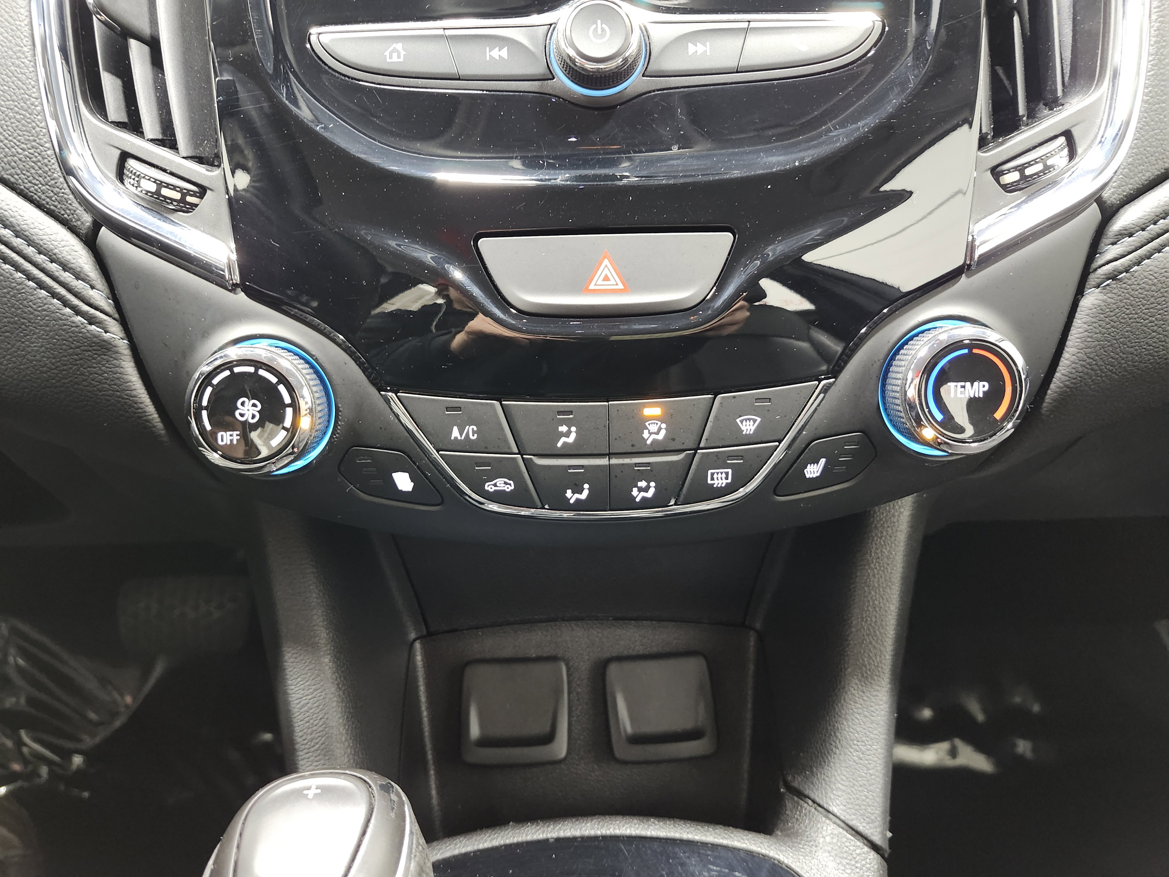 Used 2017 Chevrolet Cruze Premier image 32