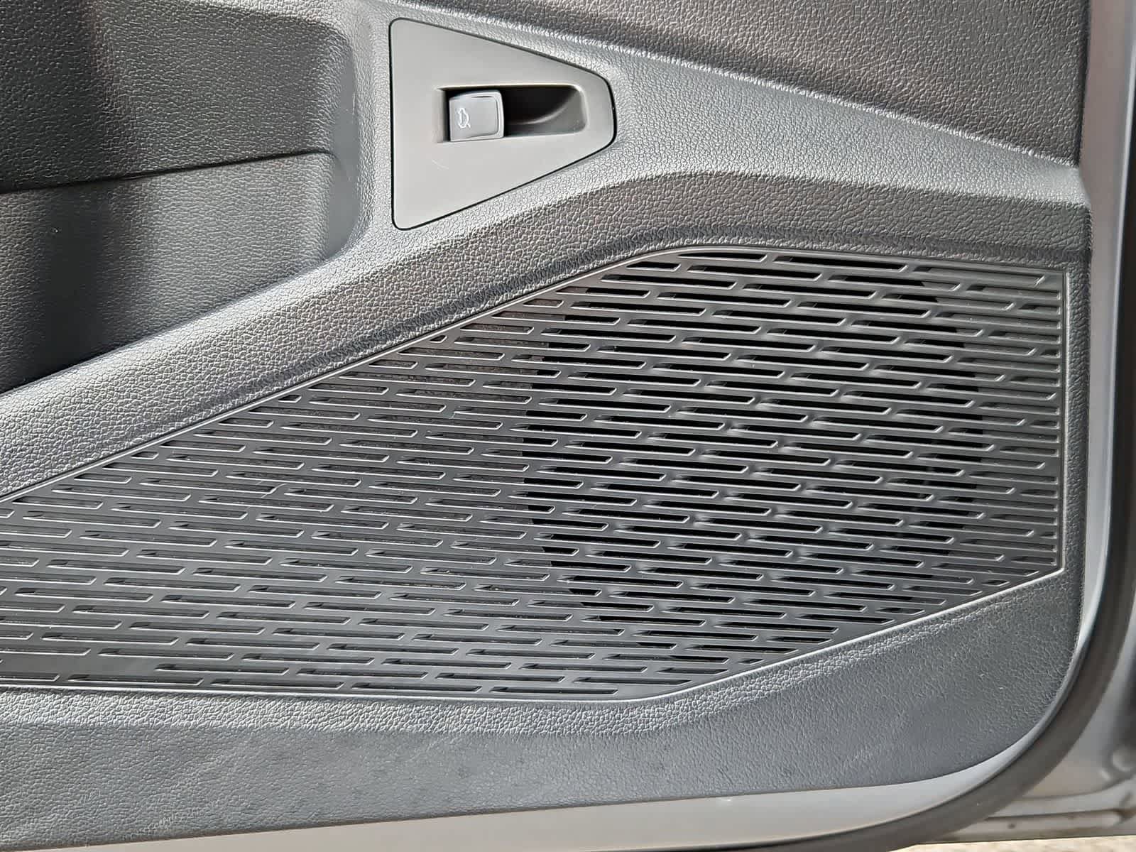 Certified 2025 Volkswagen Jetta SE FWD image 30