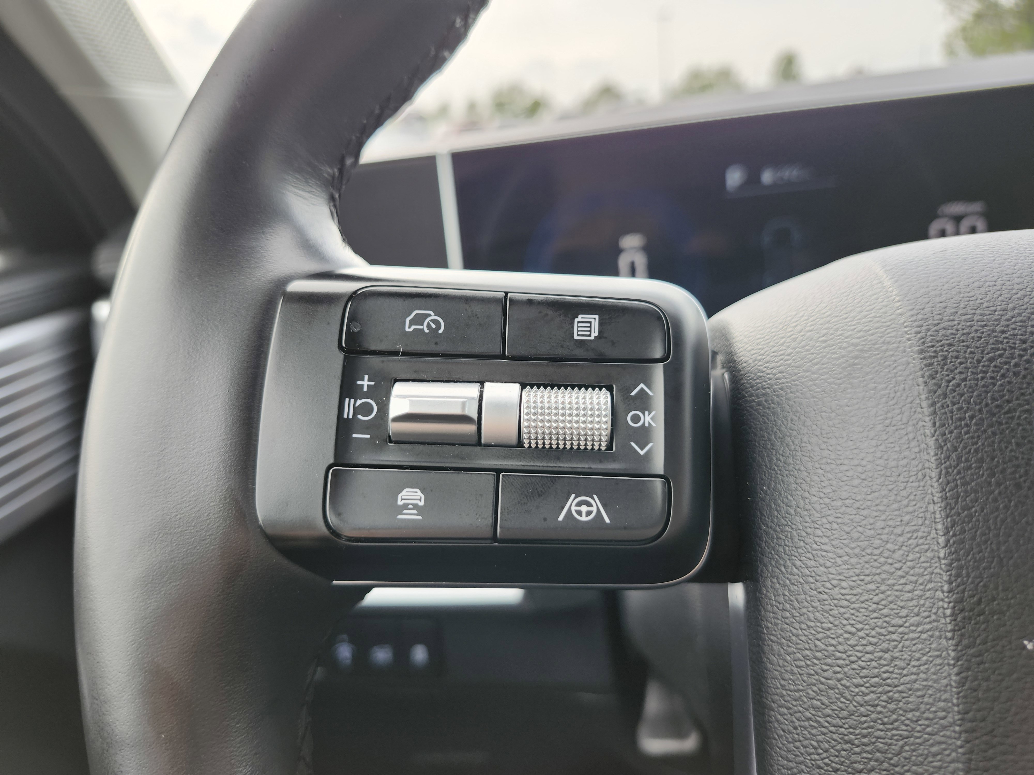 Used 2025 Hyundai Santa Fe SEL image 36