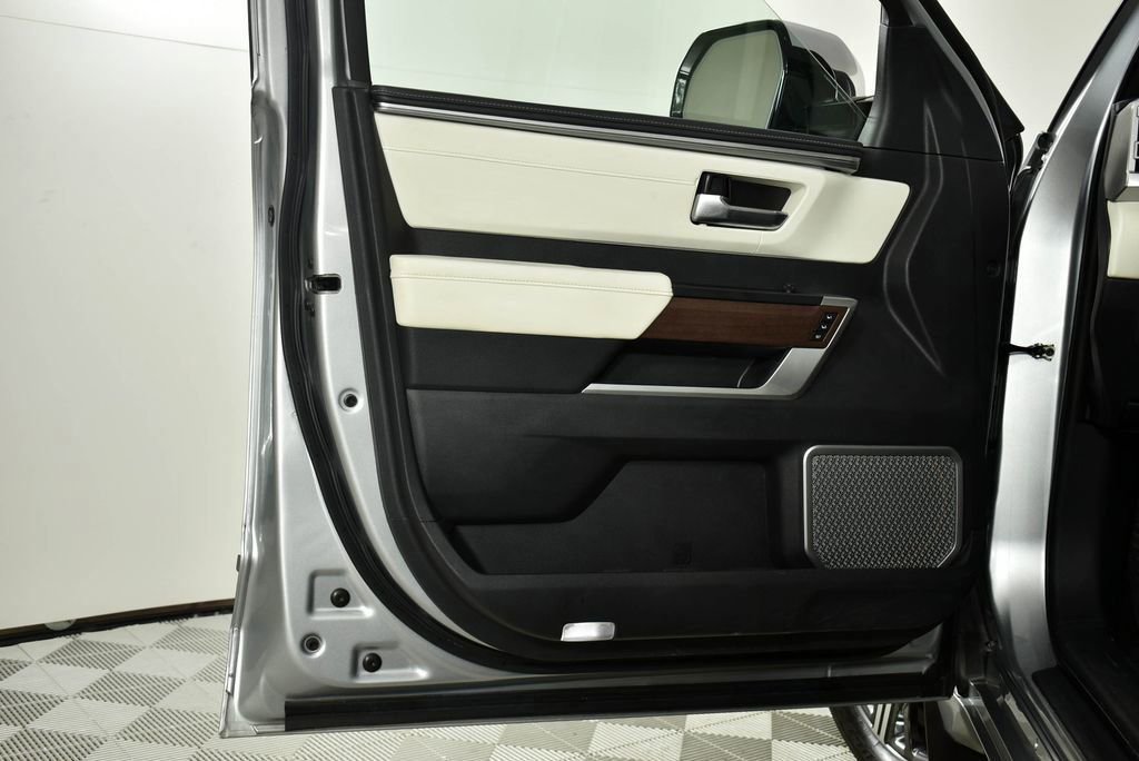 Used 2024 Toyota Sequoia Capstone AWD/4WD image 18