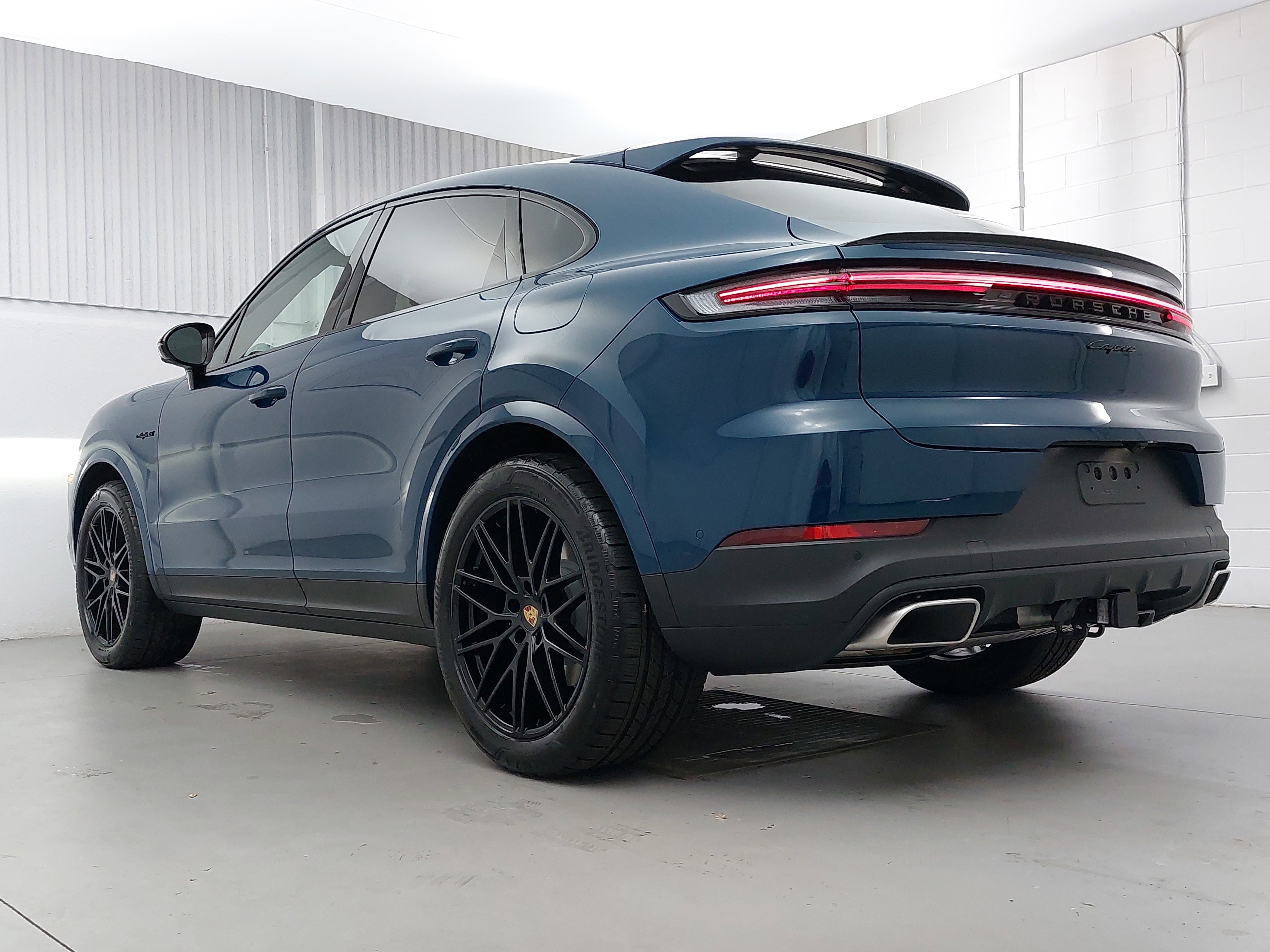 New 2025 Porsche Cayenne E-Hybrid image 3
