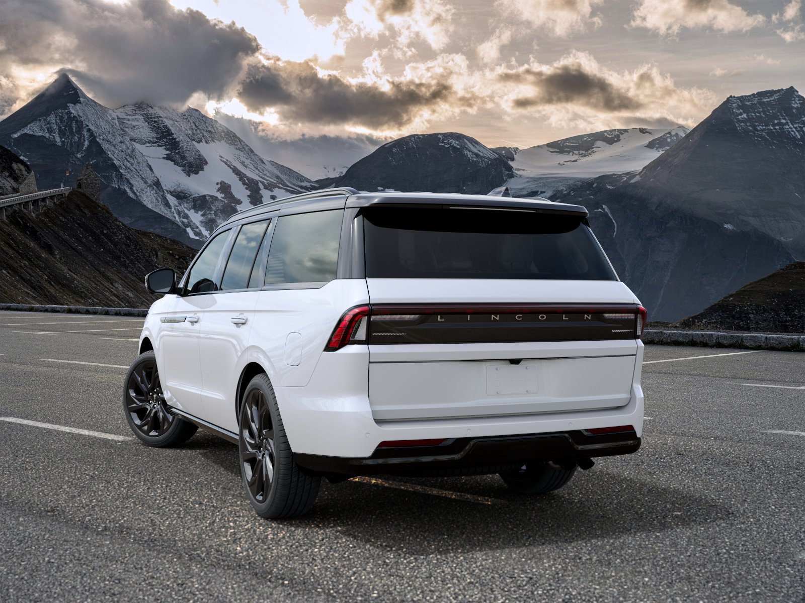 New 2027 Lincoln Navigator Black Label AWD/4WD image 3