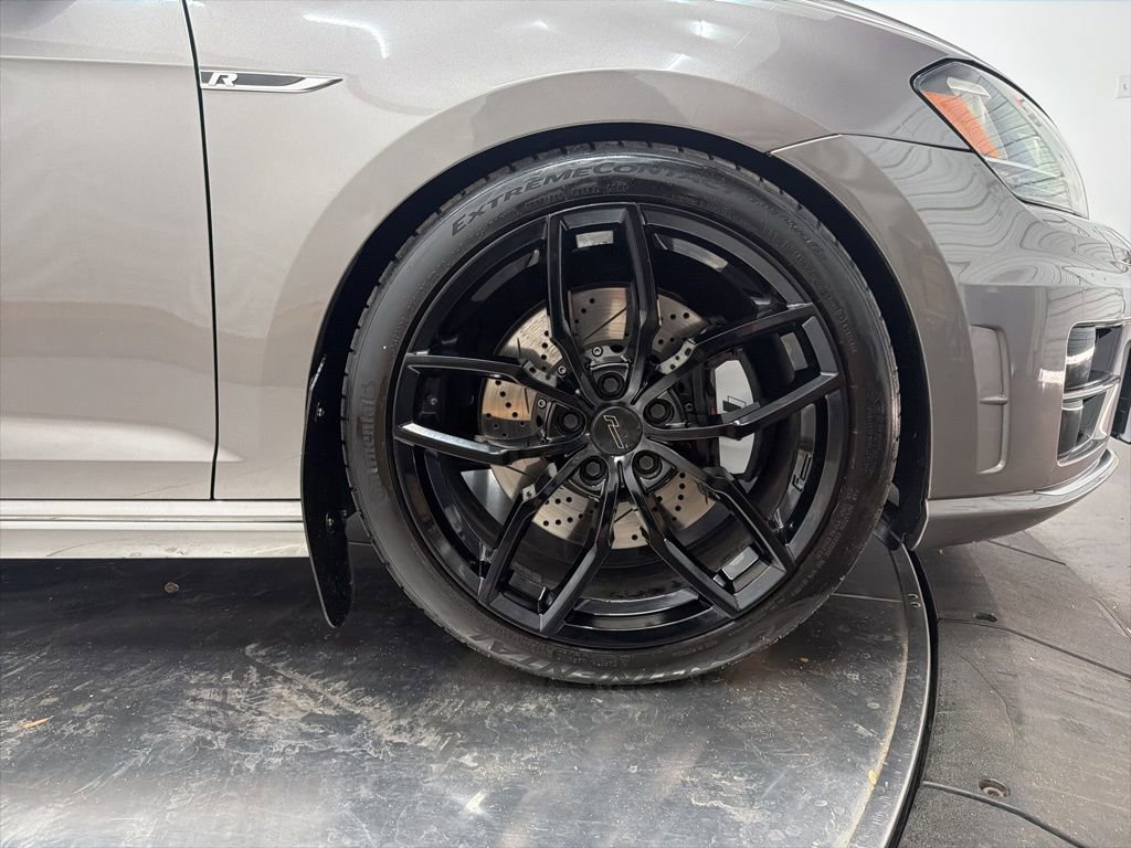 Used 2016 Volkswagen Golf 4-Door image 9