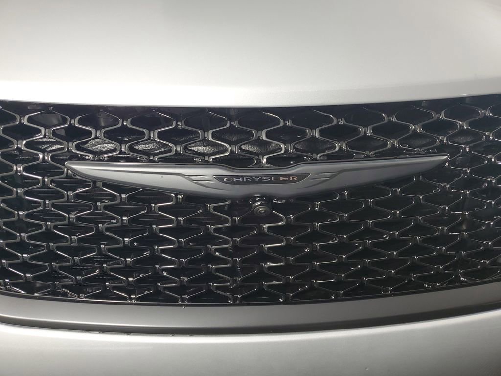 New 2026 Chrysler Pacifica Limited image 10