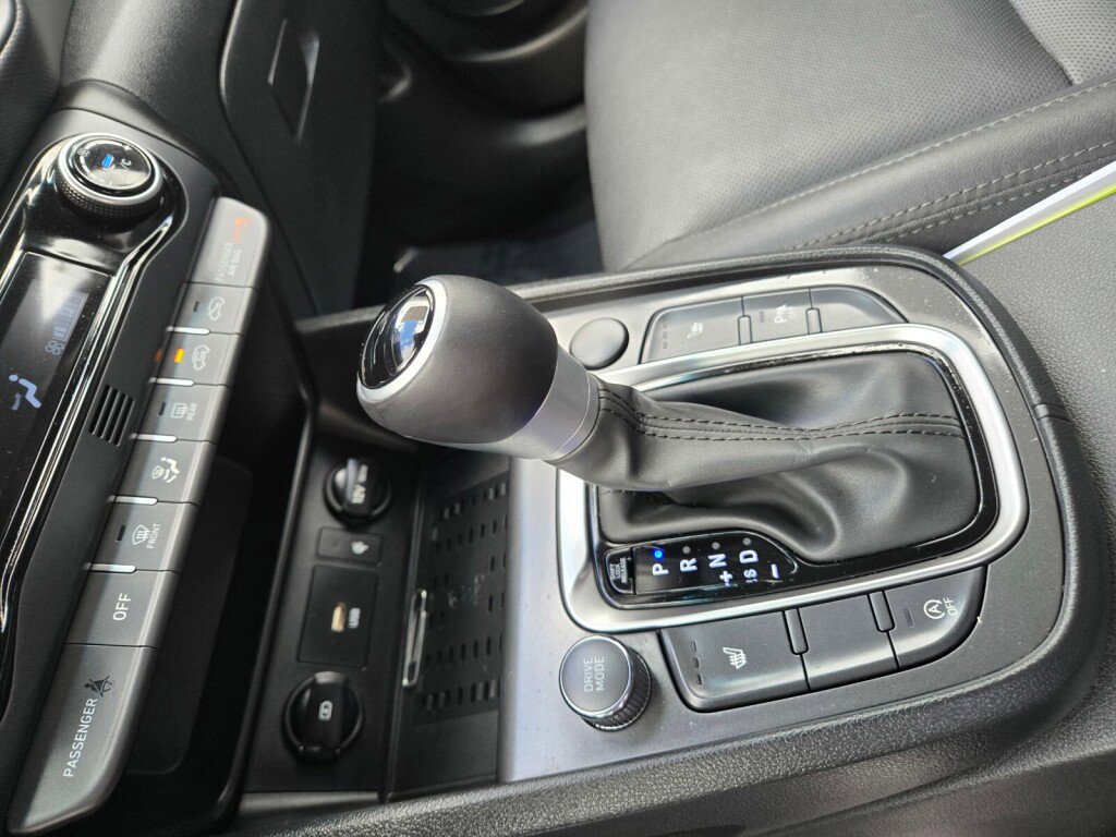 Used 2023 Hyundai Kona Limited FWD image 18