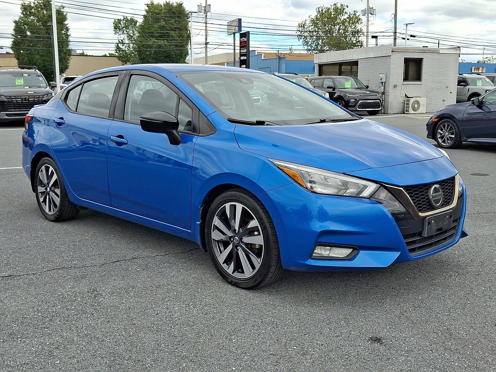 Used 2020 Nissan Versa SR w/ Convenience Package FWD image 3