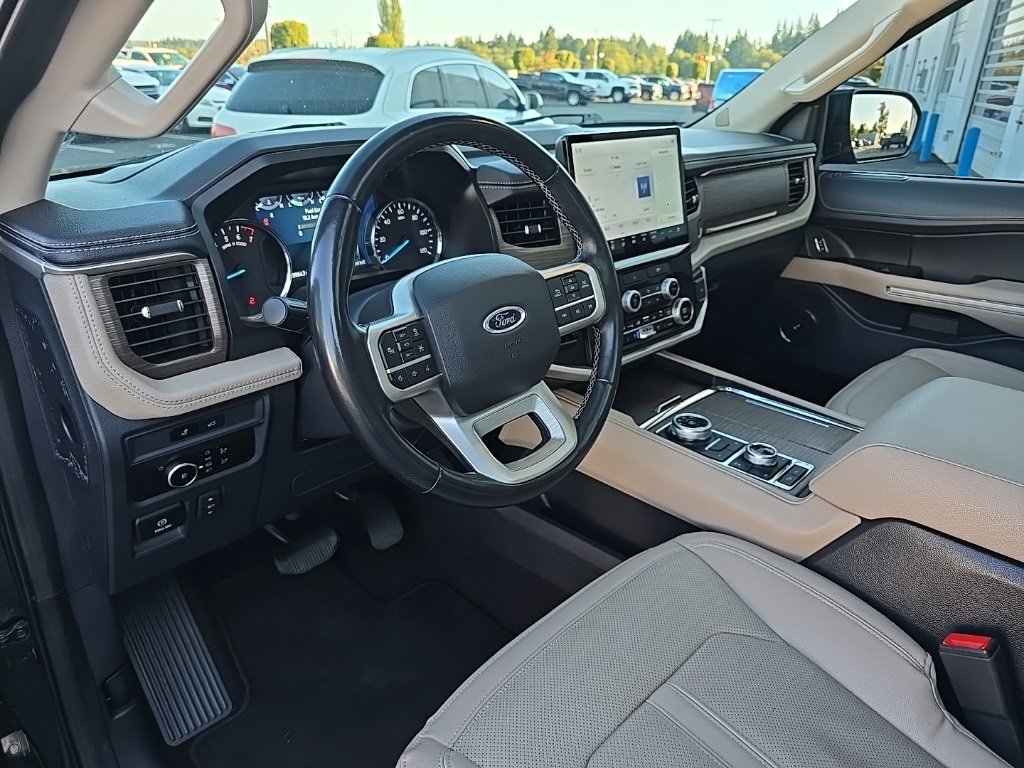 Used 2023 Ford Expedition Limited image 11